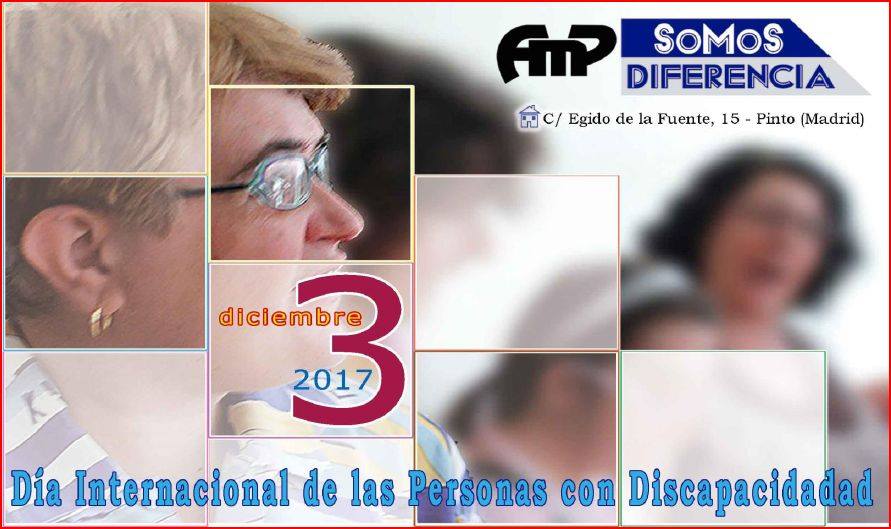 Foto de una mujer en primer plano y tres desenfocadas en segundo plano. Están en pose de perfil cantando.